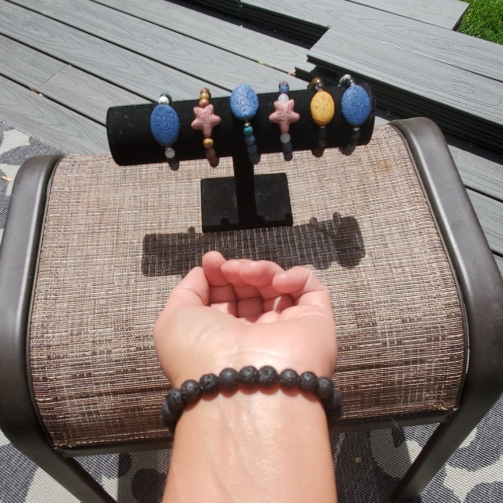Lava stone stretchy bracelets - Picture 3 of 8